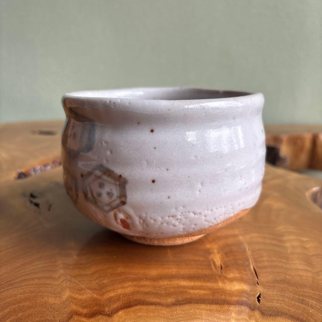 Shino Ware Kikusen Kiln Tanaka Gen-ya Matcha Bowl — Signed Tomobako, Feldspar Glaze Chawan