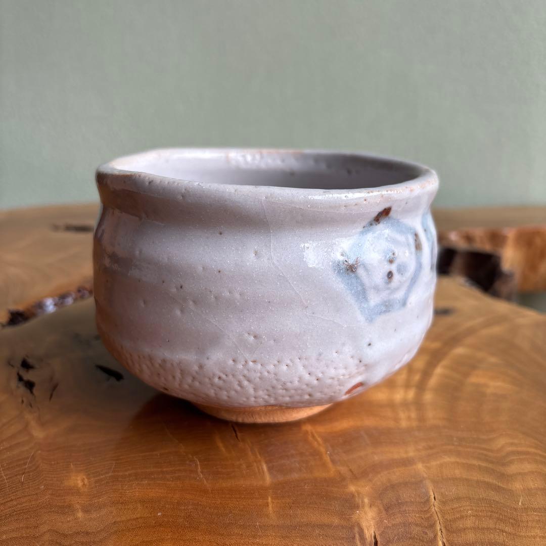 Shino Ware Kikusen Kiln Tanaka Gen-ya Matcha Bowl — Signed Tomobako, Feldspar Glaze Chawan