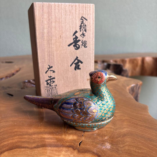 Kinrande Pheasant Kogo Incense Box by Tezuka Daiji — Momoyama-gama Kutani Style with Tomobako