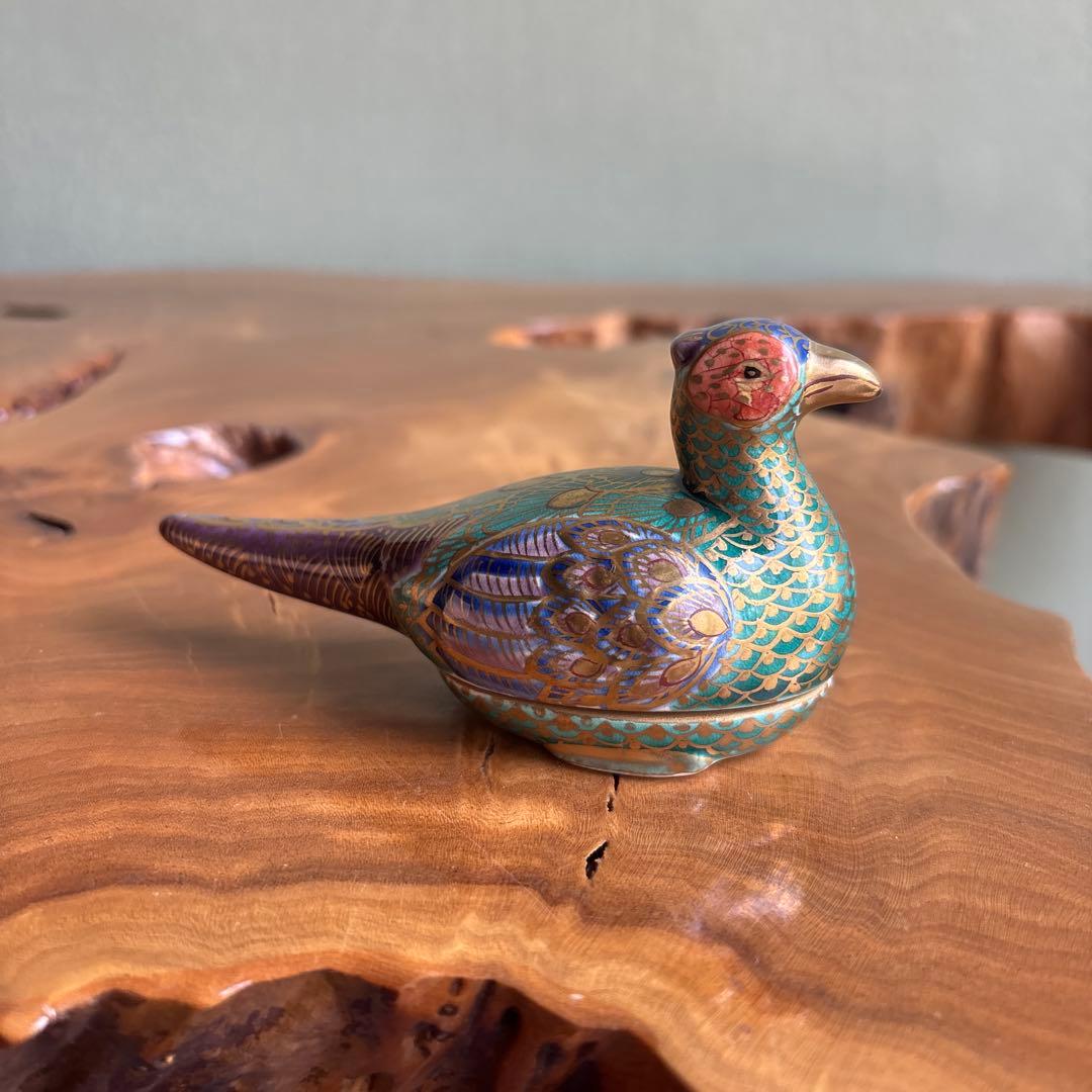 Kinrande Pheasant Kogo Incense Box by Tezuka Daiji — Momoyama-gama Kutani Style with Tomobako