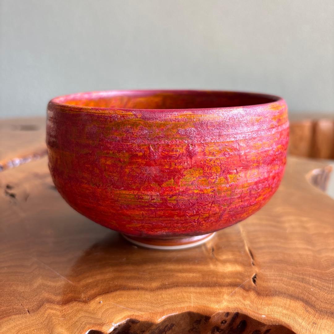 Kutani-yaki Tea Bowl by Iseki — Yoyoan Studio Vivid Red Gold Chawan