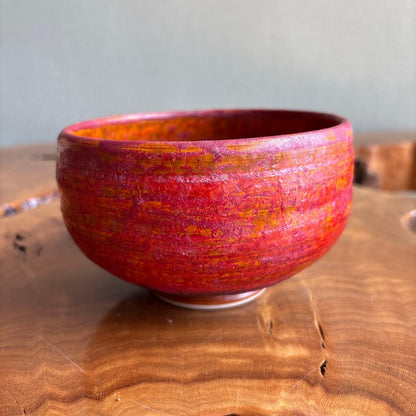 Kutani-yaki Tea Bowl by Iseki — Yoyoan Studio Vivid Red Gold Chawan