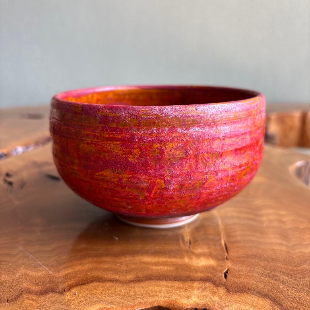 Kutani-yaki Tea Bowl by Iseki — Yoyoan Studio Vivid Red Gold Chawan