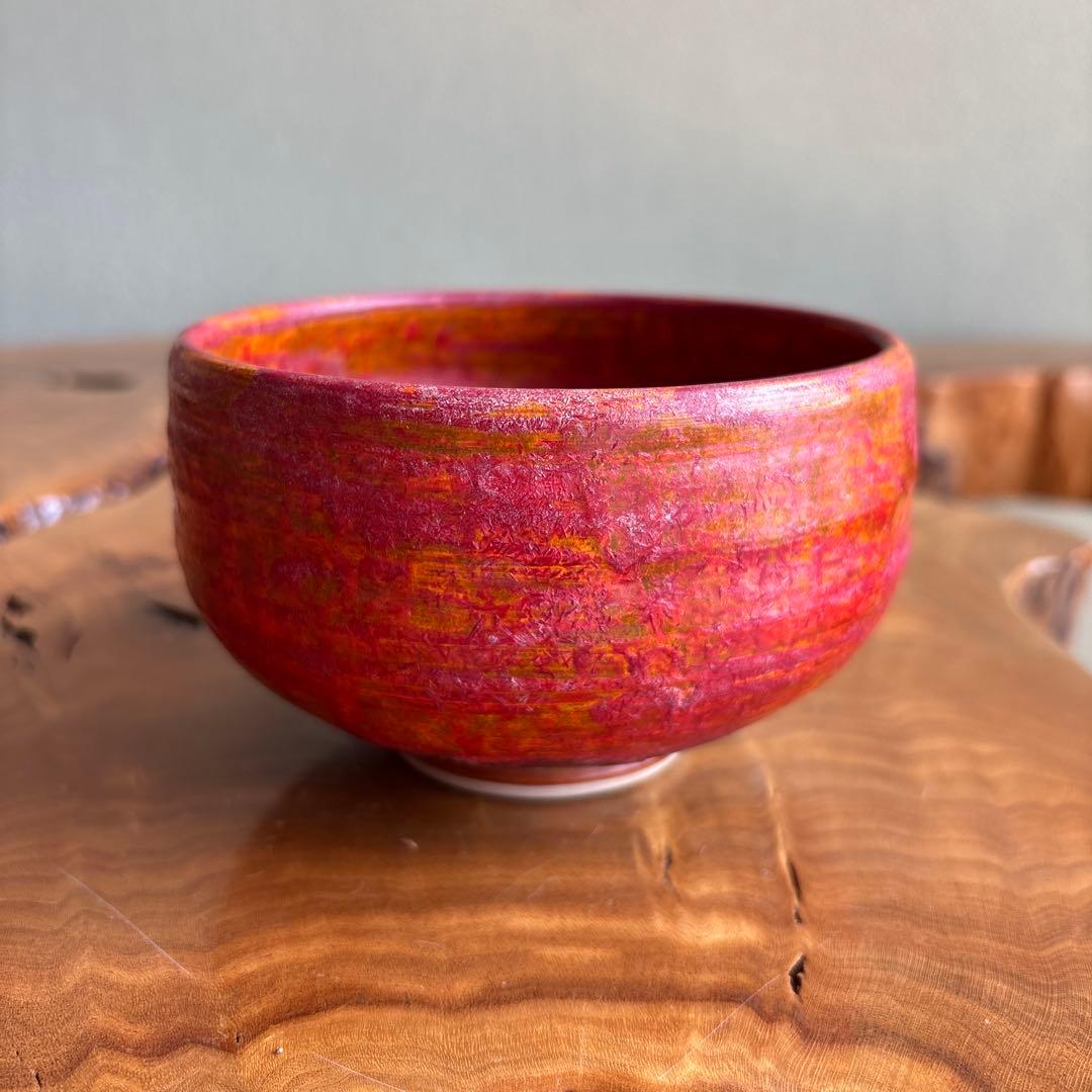 Kutani-yaki Tea Bowl by Iseki — Yoyoan Studio Vivid Red Gold Chawan