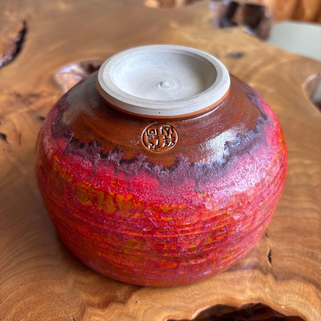 Kutani-yaki Tea Bowl by Iseki — Yoyoan Studio Vivid Red Gold Chawan