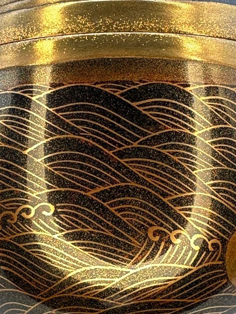Sunrise Maki-e Natsume Tea Caddy by Shotoukei - Gold Lacquer with Vermilion Sun