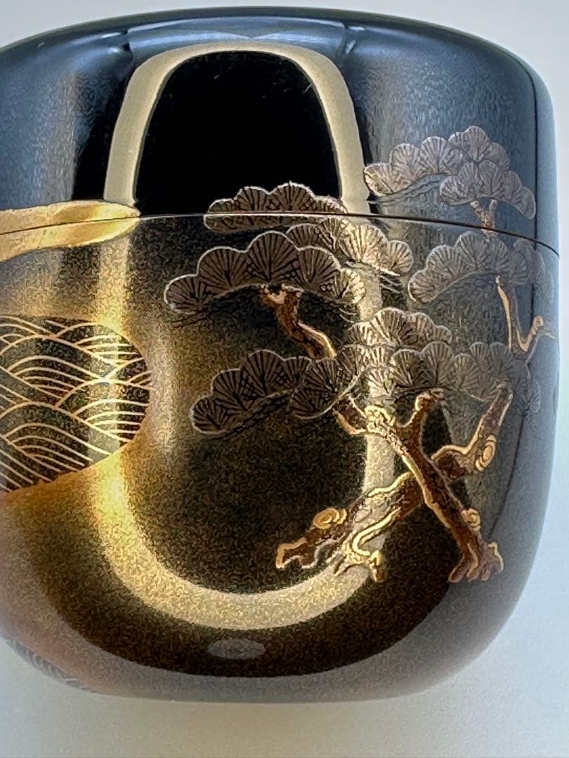 Sunrise Maki-e Natsume Tea Caddy by Shotoukei - Gold Lacquer with Vermilion Sun