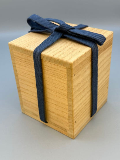 Sunrise Maki-e Natsume Tea Caddy by Shotoukei - Gold Lacquer with Vermilion Sun