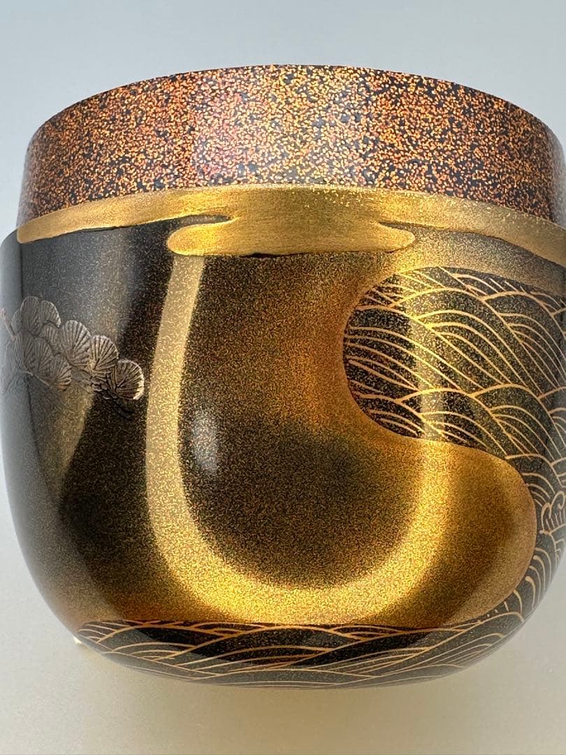 Sunrise Maki-e Natsume Tea Caddy by Shotoukei - Gold Lacquer with Vermilion Sun