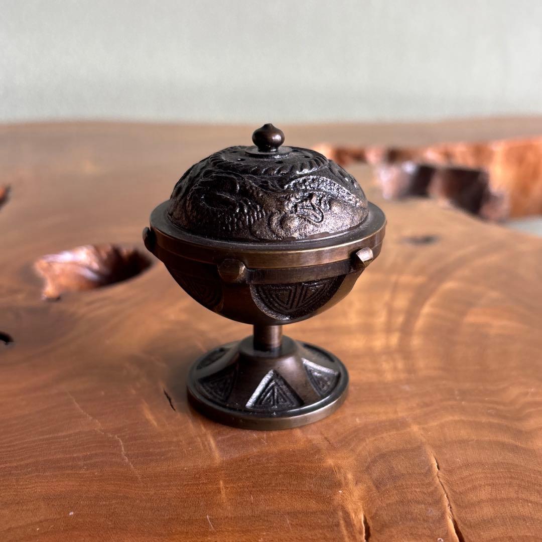 Hisago Koro Futa-Oki Bronze Dragon Relief Tea Ceremony Lid Rest Incense Burner