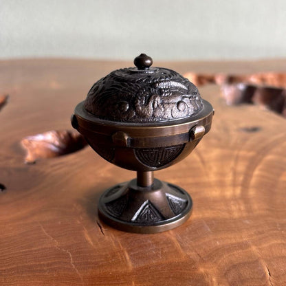Hisago Koro Futa-Oki Bronze Dragon Relief Tea Ceremony Lid Rest Incense Burner