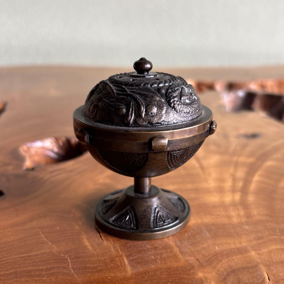 Hisago Koro Futa-Oki Bronze Dragon Relief Tea Ceremony Lid Rest Incense Burner