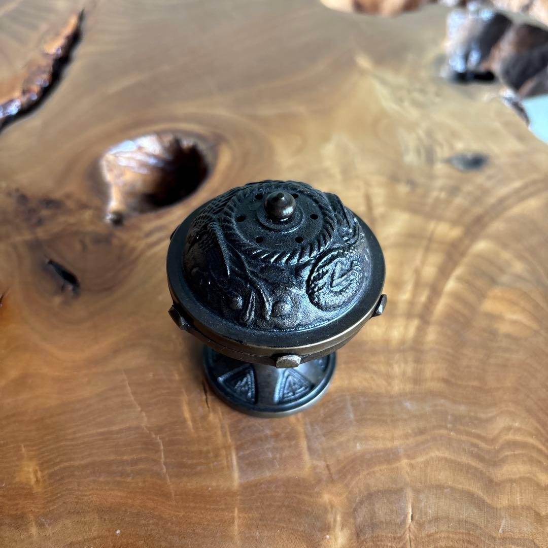 Hisago Koro Futa-Oki Bronze Dragon Relief Tea Ceremony Lid Rest Incense Burner