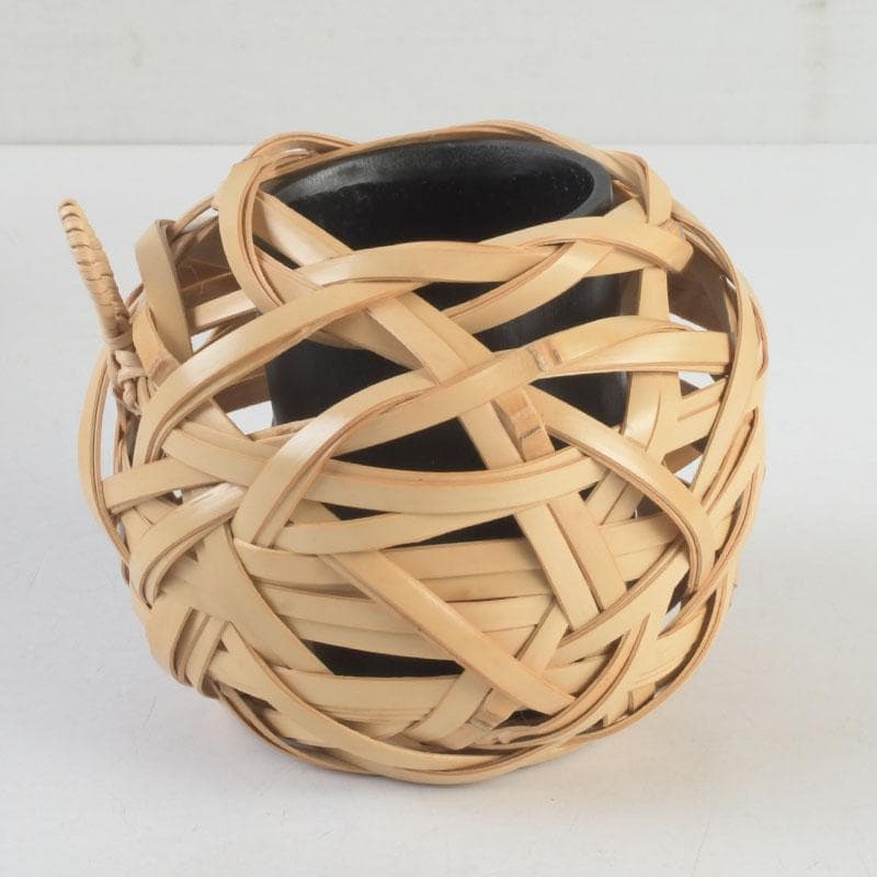 Bamboo Hanging Flower Basket by Nitten Artist Shiraishi Hakuunsai, Tomobako