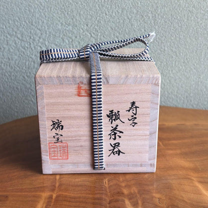 Hyōtan Chaki — Gold Kotobuki Maki-e Lacquer Lid by Zuihō, Tomobako