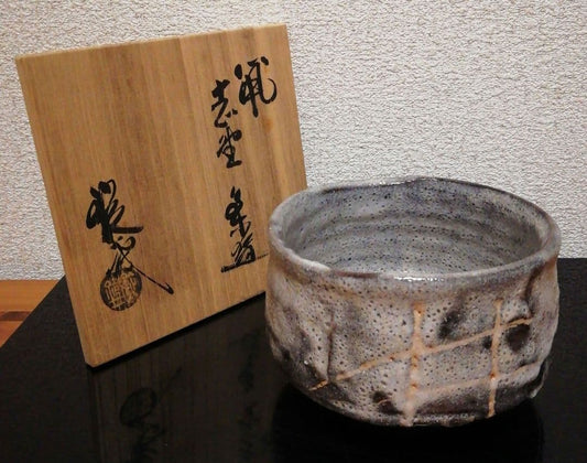 Nezumi Shino Tea Bowl by Yamaguchi Jotetsu — Mino Ware Chawan with Tomobako, Japanese Ceramics