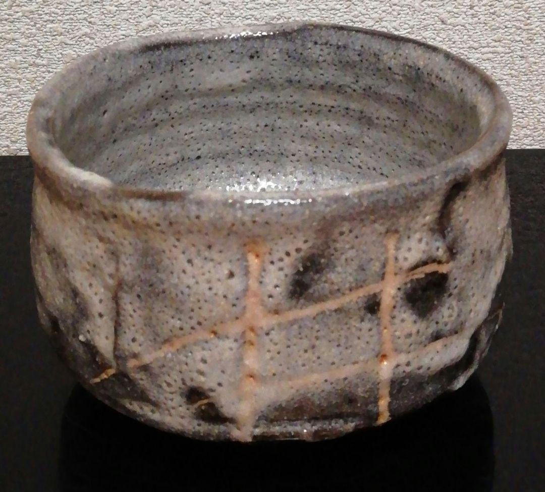 Nezumi Shino Tea Bowl by Yamaguchi Jotetsu — Mino Ware Chawan with Tomobako, Japanese Ceramics