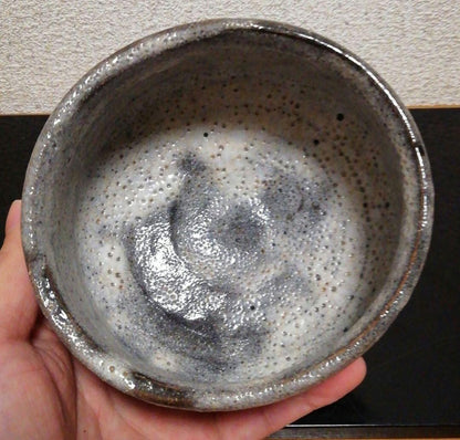 Nezumi Shino Tea Bowl by Yamaguchi Jotetsu — Mino Ware Chawan with Tomobako, Japanese Ceramics
