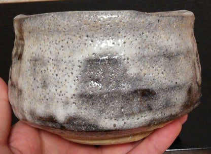 Nezumi Shino Tea Bowl by Yamaguchi Jotetsu — Mino Ware Chawan with Tomobako, Japanese Ceramics