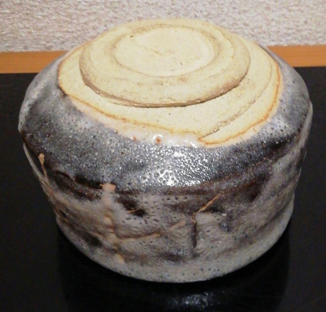 Nezumi Shino Tea Bowl by Yamaguchi Jotetsu — Mino Ware Chawan with Tomobako, Japanese Ceramics