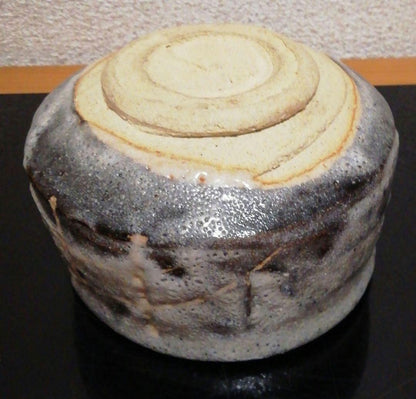Nezumi Shino Tea Bowl by Yamaguchi Jotetsu — Mino Ware Chawan with Tomobako, Japanese Ceramics