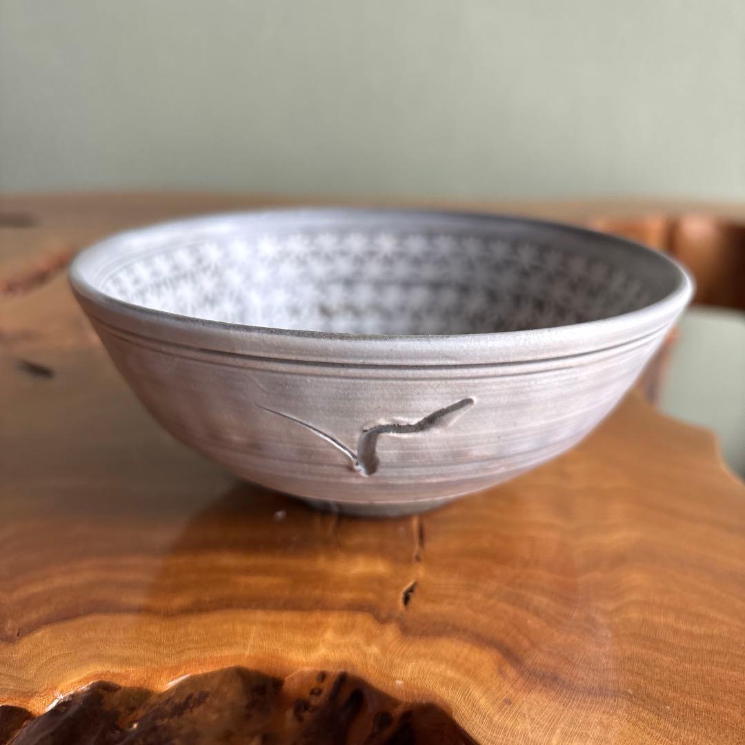 Mishima-de Inlaid Slip Tea Bowl by Uno Toru - Korean-Inspired Hira-Chawan with Signed Box