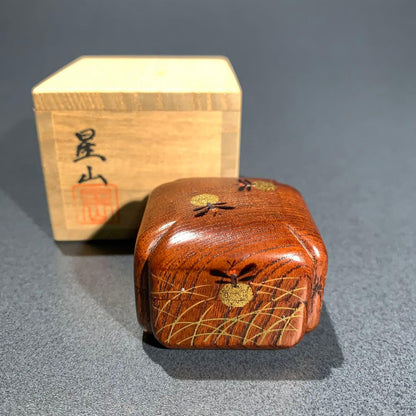 Firefly Maki-e Incense Container by Nakabayashi Seizan - Fuki-urushi Lacquer Kogo with Signed Box