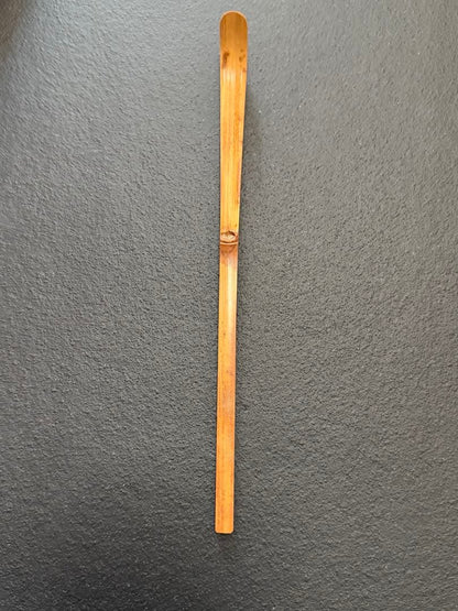 Tea Scoop by Kobayashi Taigen, Head Priest of Daitokuji Obai-in — Mei 'Toyo' (Peach Leaf), Signed Box