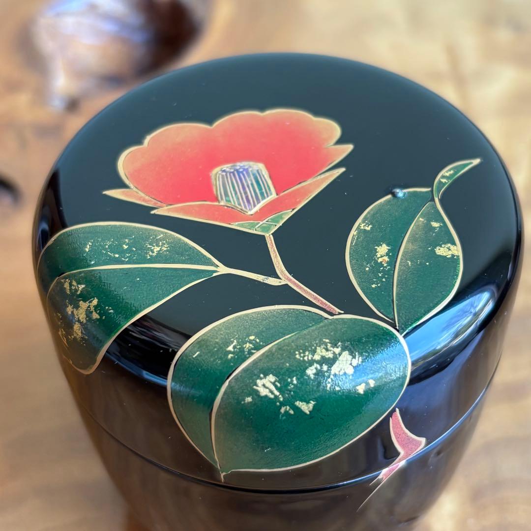 Camellia Maki-e Natsume Tea Caddy by Nakatide Shoho — White-Eye Bird, Silver Dust, Lacquer, Tomobako