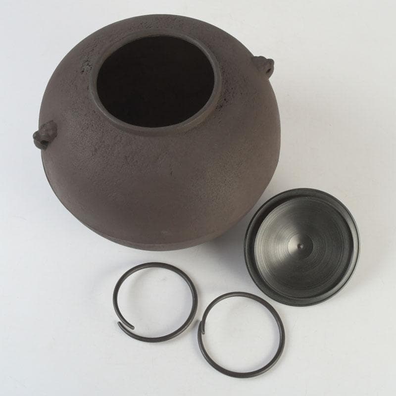 Hata Shunsai Round Iron Tea Kettle Marugata Chagama with Tomobako