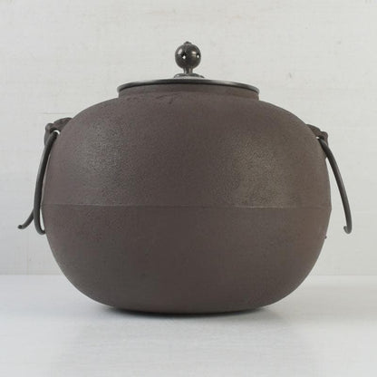 Hata Shunsai Round Iron Tea Kettle Marugata Chagama with Tomobako