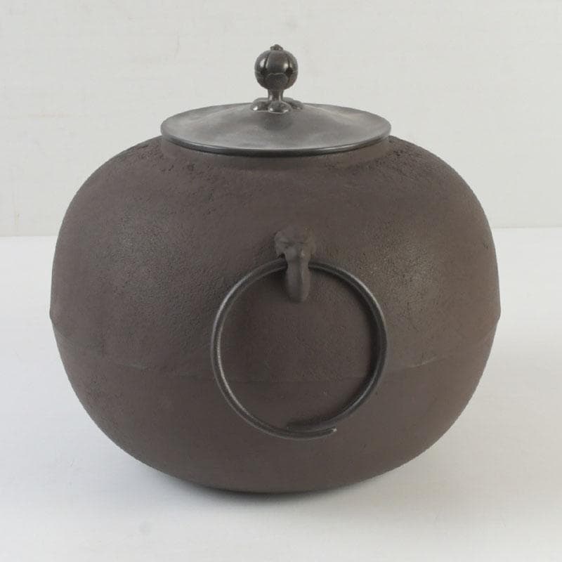 Hata Shunsai Round Iron Tea Kettle Marugata Chagama with Tomobako