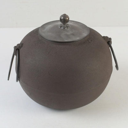 Hata Shunsai Round Iron Tea Kettle Marugata Chagama with Tomobako