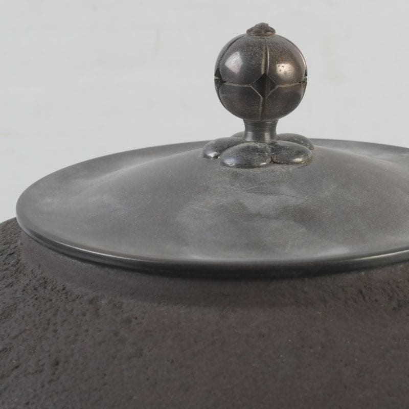 Hata Shunsai Round Iron Tea Kettle Marugata Chagama with Tomobako