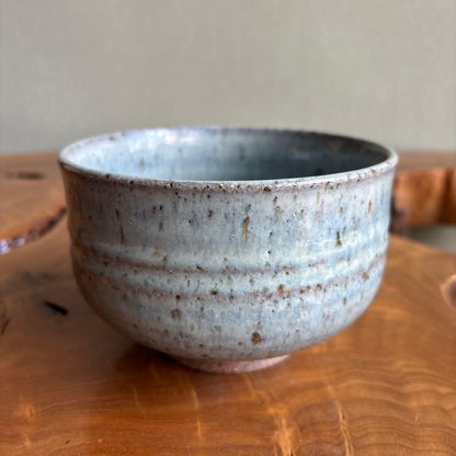 Aizu-Hongō Feldspar Glaze Chawan — Iron Speckle Matcha Bowl by Tōrakuen (Satō Ryūichi)