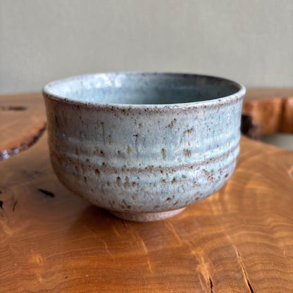 Aizu-Hongō Feldspar Glaze Chawan — Iron Speckle Matcha Bowl by Tōrakuen (Satō Ryūichi)