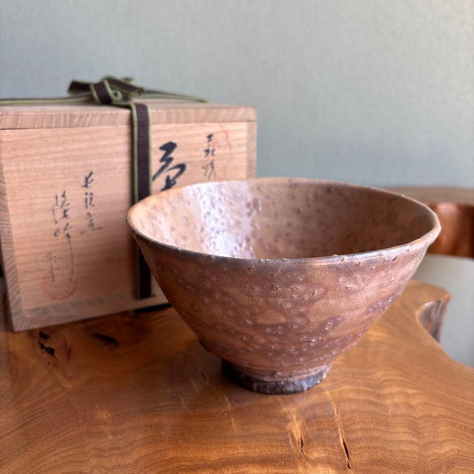Hagi Ware Uzura-de Chawan — Quail-Hide Matcha Bowl by Keihō, Tomobako