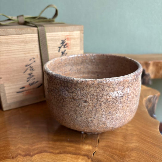 Hagi-yaki Chawan by Kaen Kaneta, Signed Tomobako, Crackle-Glazed Tea Bowl