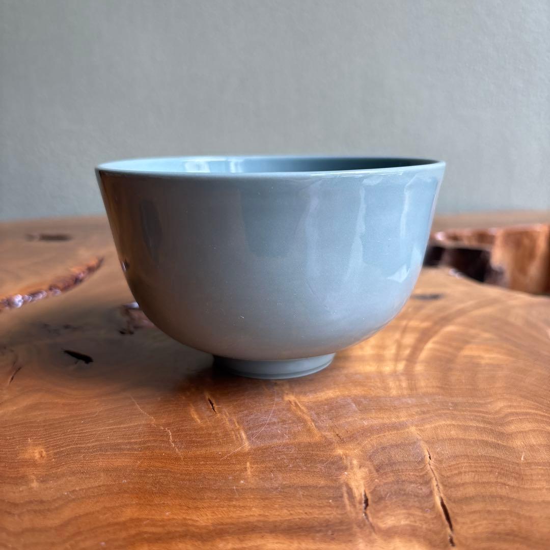 Mother Monkey Matcha Bowl by Sandai Gyokudo Kiln — Ko-Daki-Saru Iro-e on Celadon, Signed Tomobako