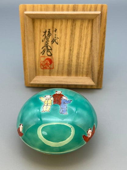 Kakiemon XIII Nigoshide Karako Kogo — Porcelain Incense Container