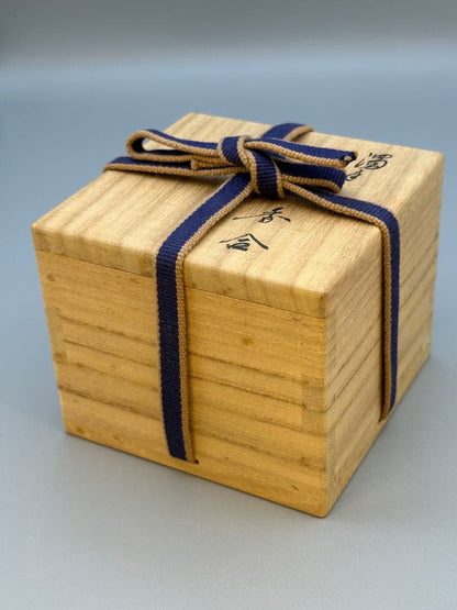 Kakiemon XIII Nigoshide Karako Kogo — Porcelain Incense Container
