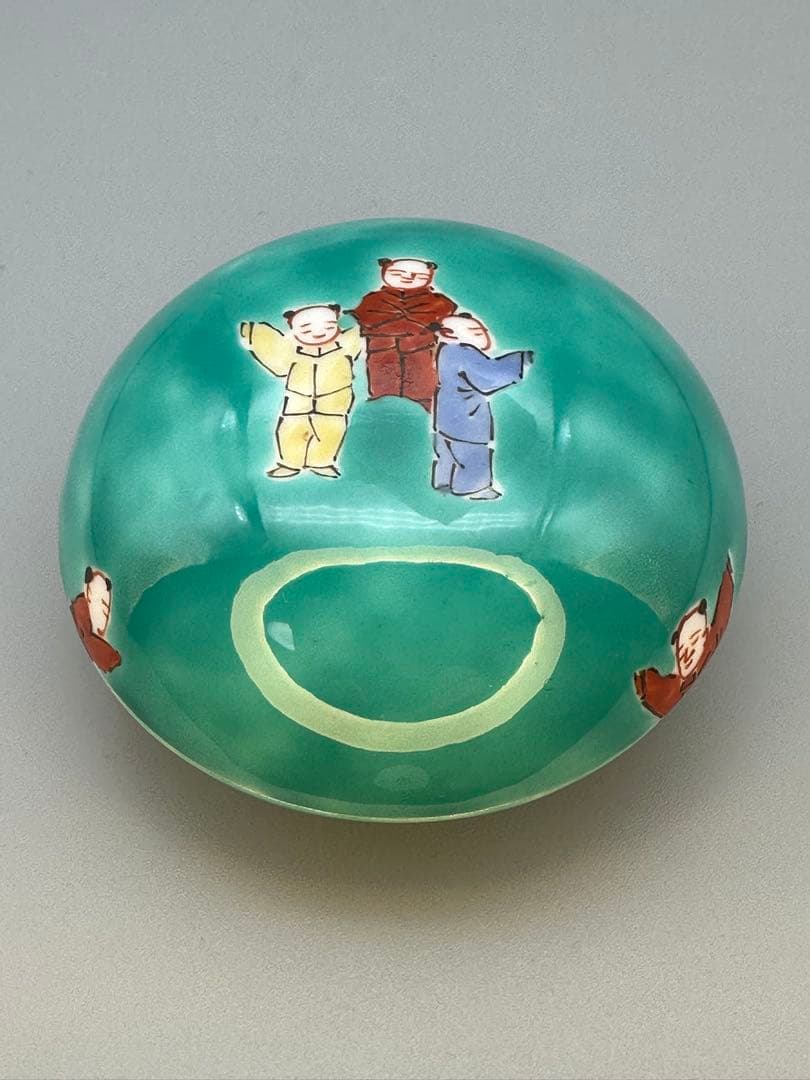 Kakiemon XIII Nigoshide Karako Kogo — Porcelain Incense Container