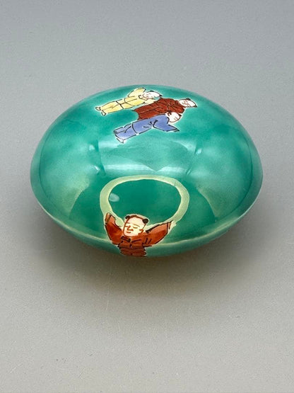 Kakiemon XIII Nigoshide Karako Kogo — Porcelain Incense Container