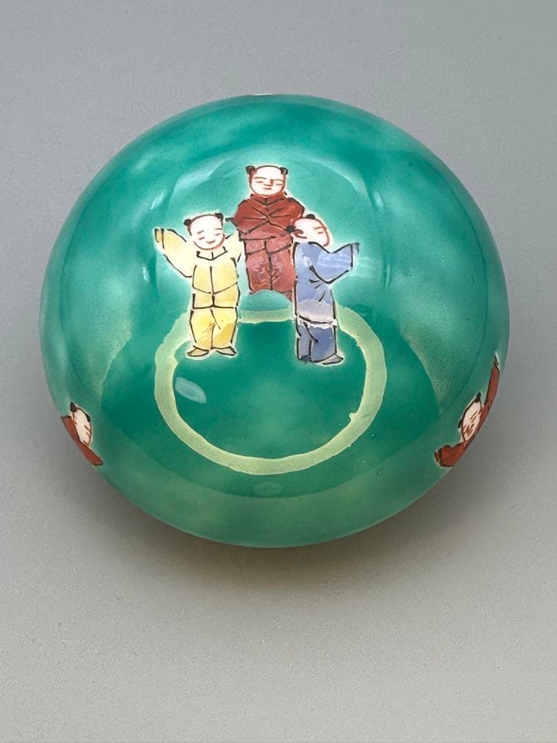 Kakiemon XIII Nigoshide Karako Kogo — Porcelain Incense Container