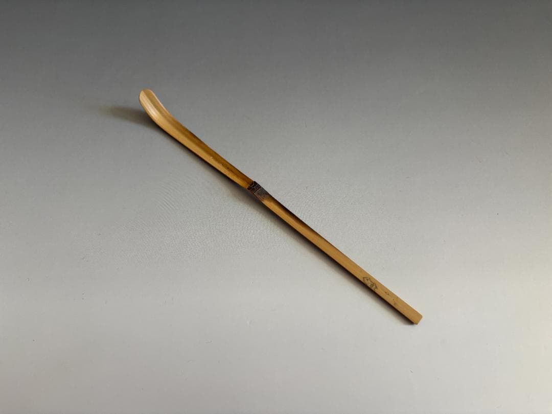 Horiuchi Sokan 'Tancho' Susudake Chashaku – Rare Spotted Bamboo Tea Scoop with Box