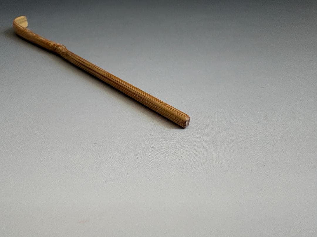 Horiuchi Sokan 'Tancho' Susudake Chashaku – Rare Spotted Bamboo Tea Scoop with Box