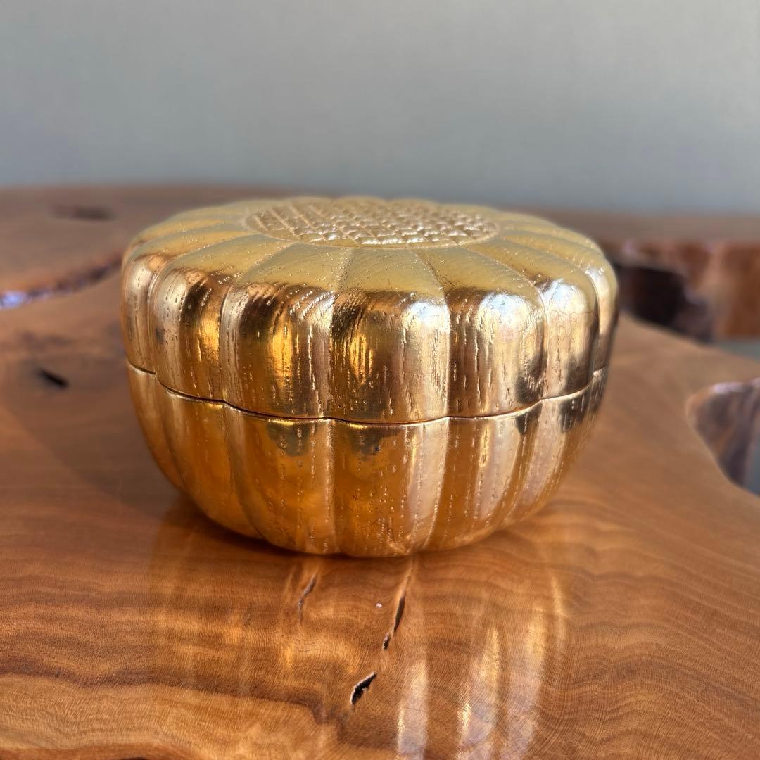 Gold Lacquer Chrysanthemum Kashi-ki Confection Box - Japanese Urushi Sweets Container