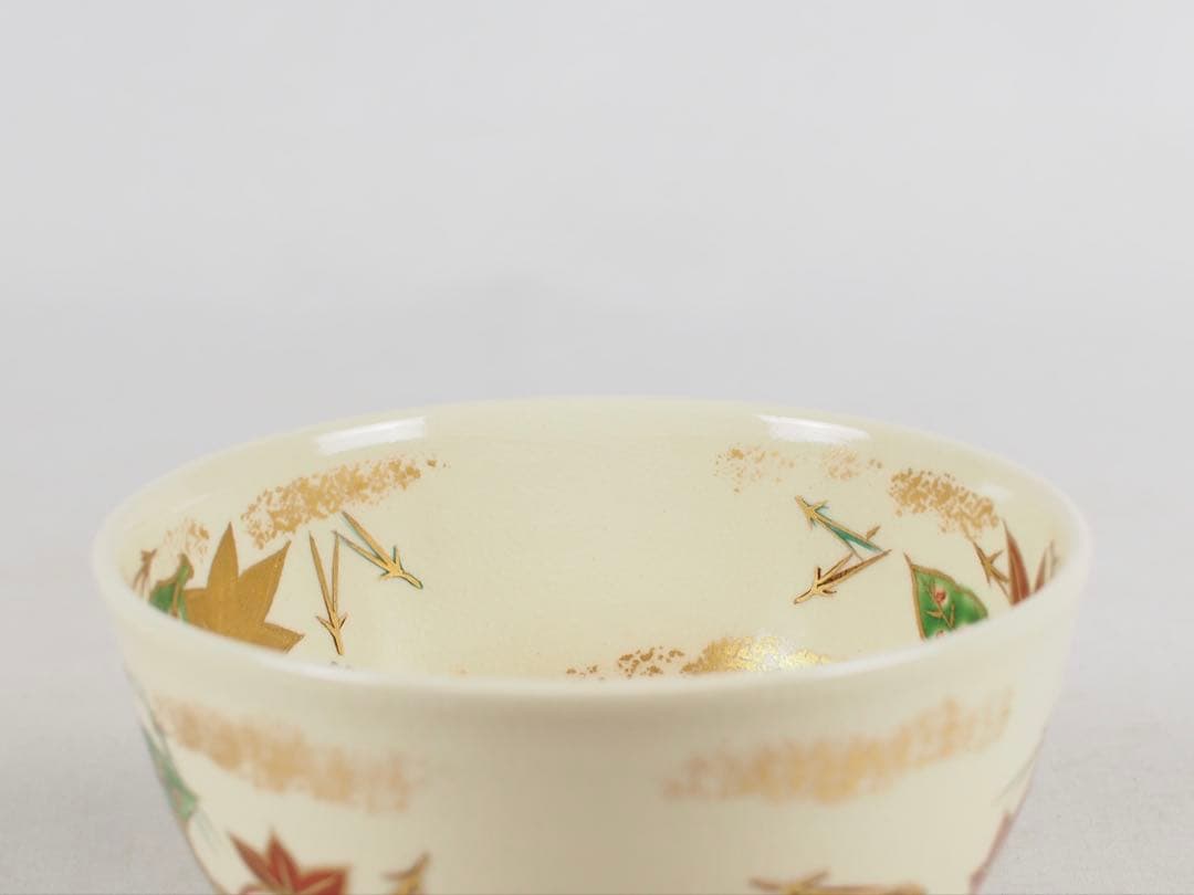 Ninsei-Style Fuki-yose Kyo-yaki Chawan by Morisato Toraku, Kyoto