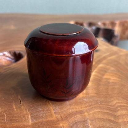 Seizan | Tomoya Natsume Thatched Hut Tea Caddy | Matsu Tame-nuri | Pine Maki-e | Gold Chidori Lid