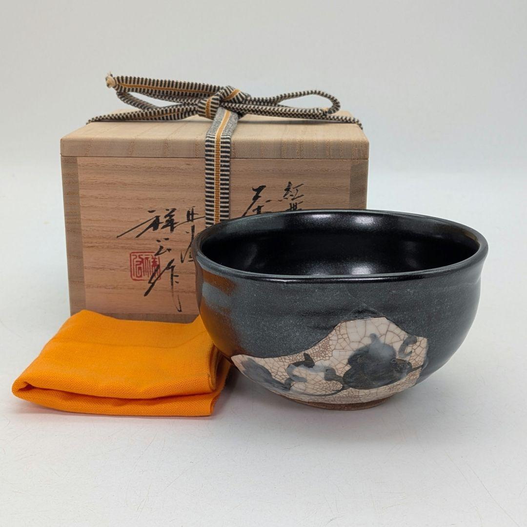 Kuro-Oribe Chawan by Mizuno Juzan — Black and Shino Two-Zone Matcha Bowl, Tomobako